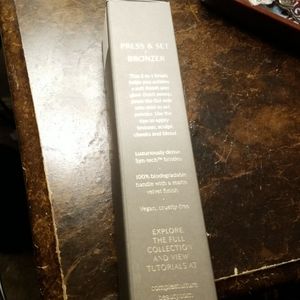 Complex Culture Press and Set brush